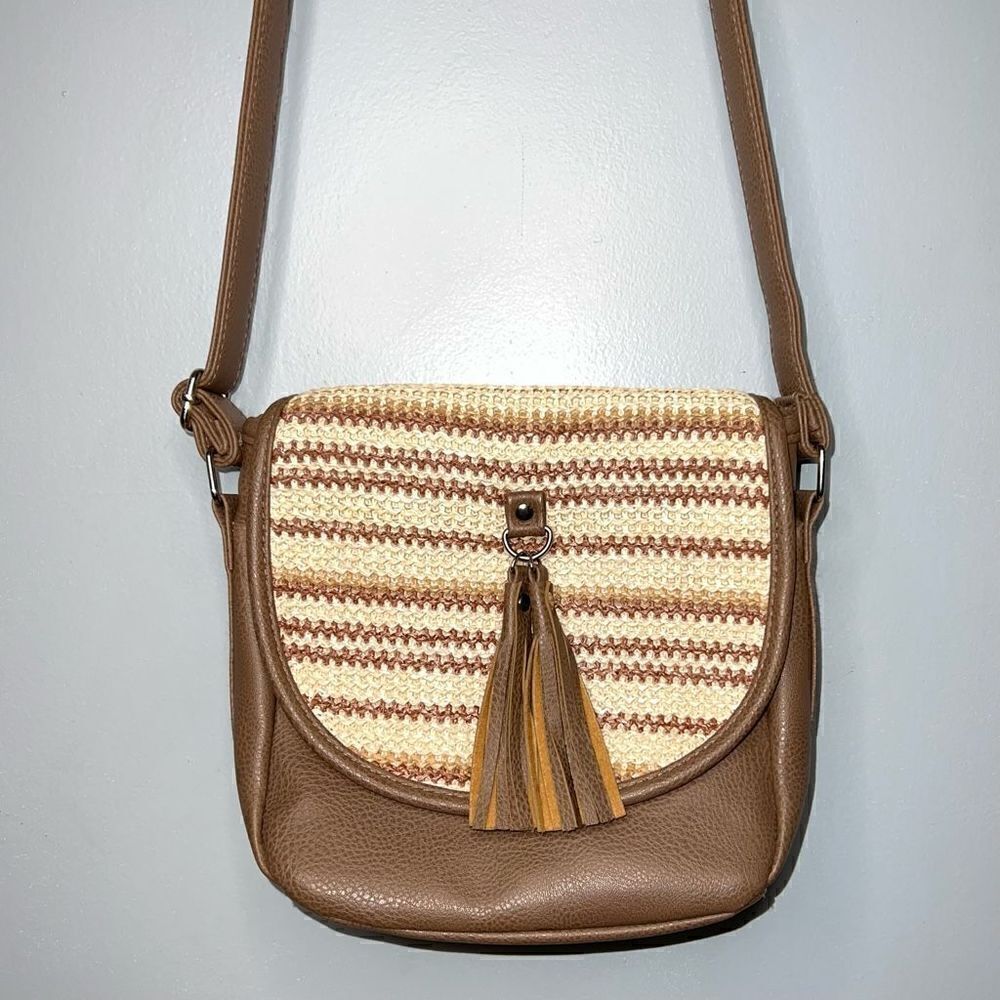 Gold Coast, Crossbody Flapover Purse, Front Tassel Accent Crochet Weave Details